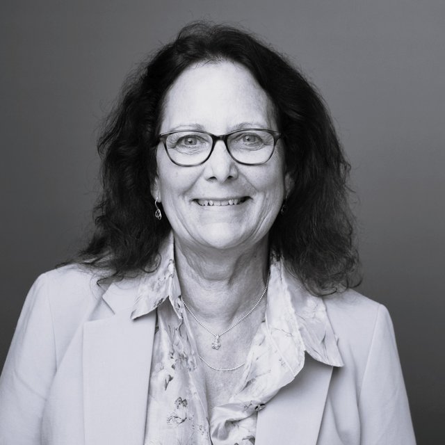 Linda Kelly zw